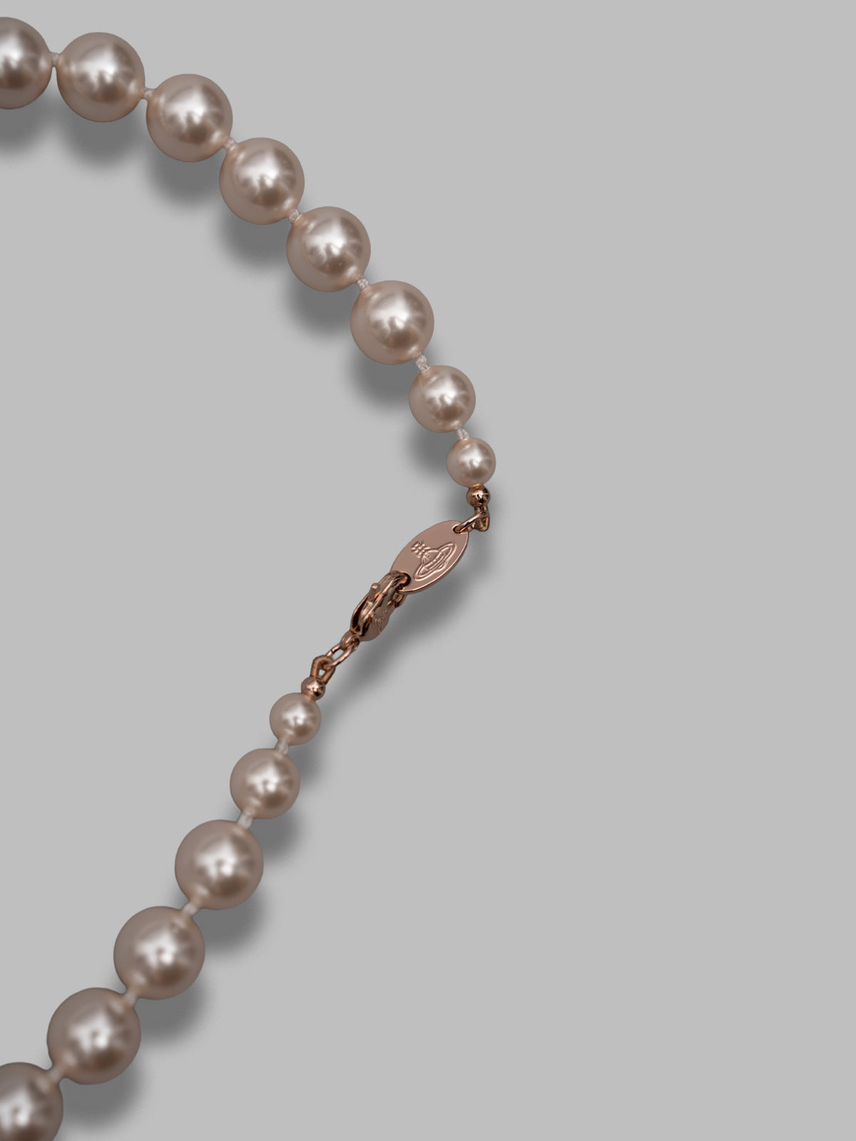 one row pearl bas relief 63010106-02G128-CN- G128 VIVIENNE WESTWOOD 