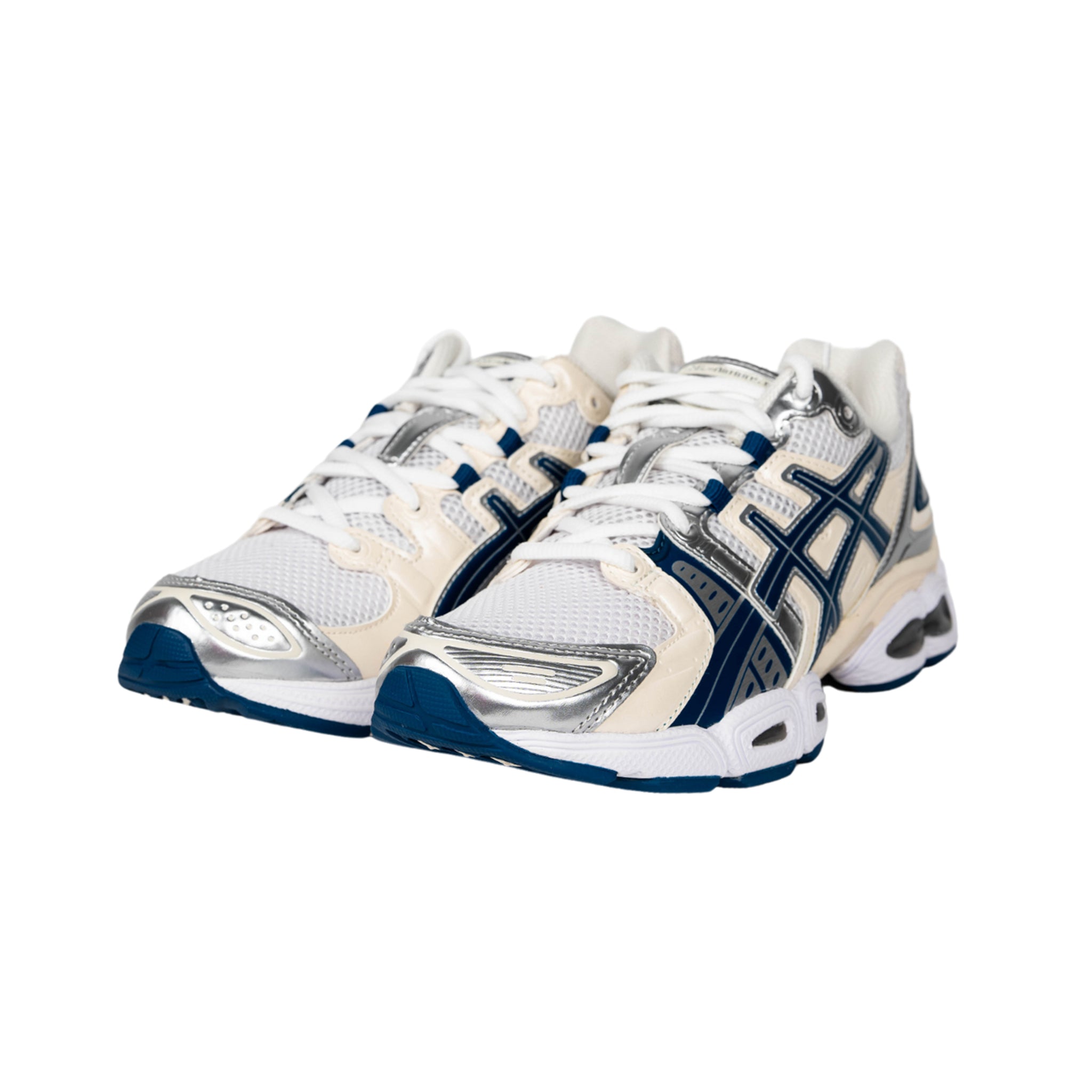 Gel-Nimbus 9 sneaker in bianco e azzurro