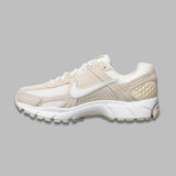 w nike zoom vomero 5 HQ0458- 200 NIKE 